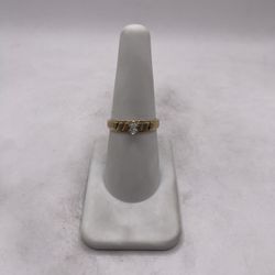 12kt Gold Diamond Engagement Style Ring 