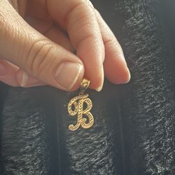B pendant