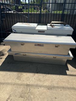 Truck bed toolbox