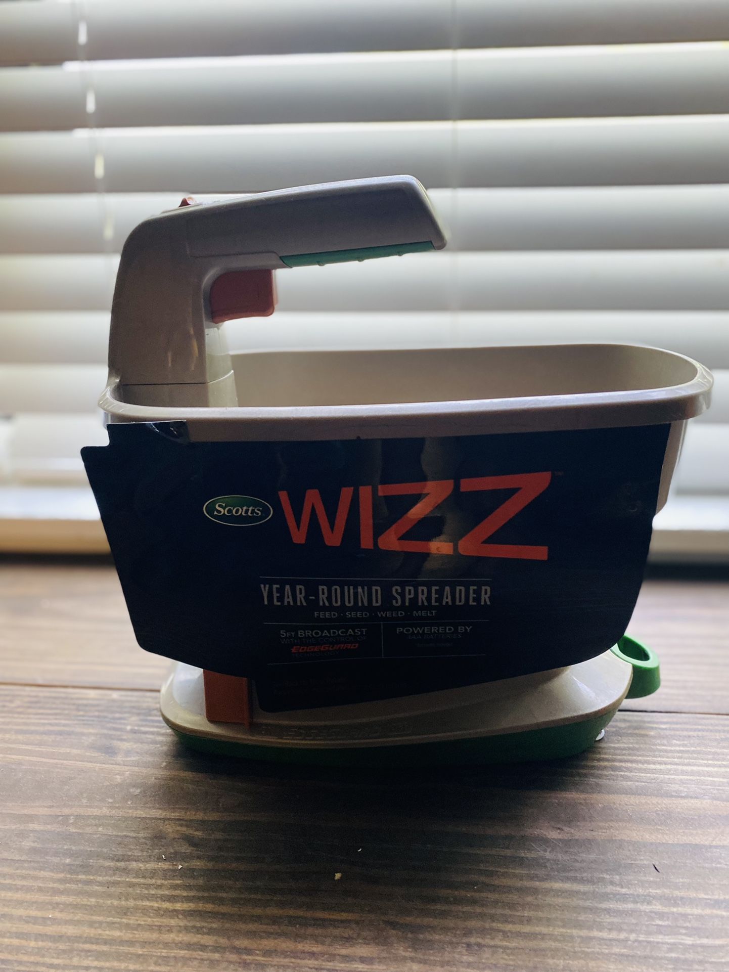 Electric Wizz Year Round Spreader ( Feed • Seed • Weed • Melt ) Batteries Included