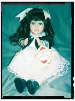 Porcelain Collectors Choice Animated Wind-up Musical Doll