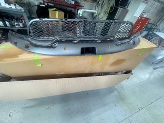 21-26 Durango front upper grille