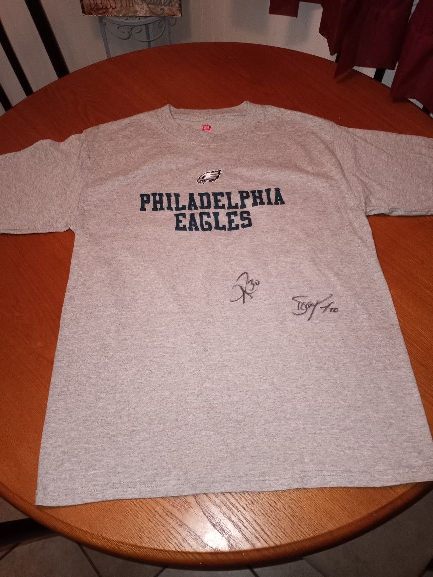 Signed Eagles Grey Tee Shirt Size Medium (Signed By Eagles Mascot Swoop #00 