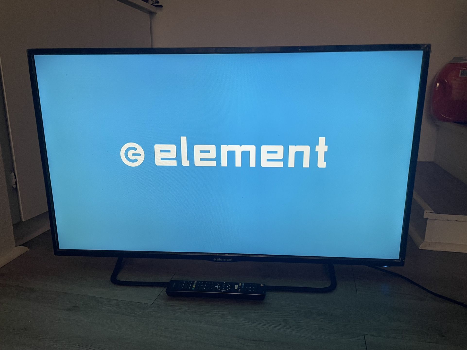 Element LCD Smart TV 