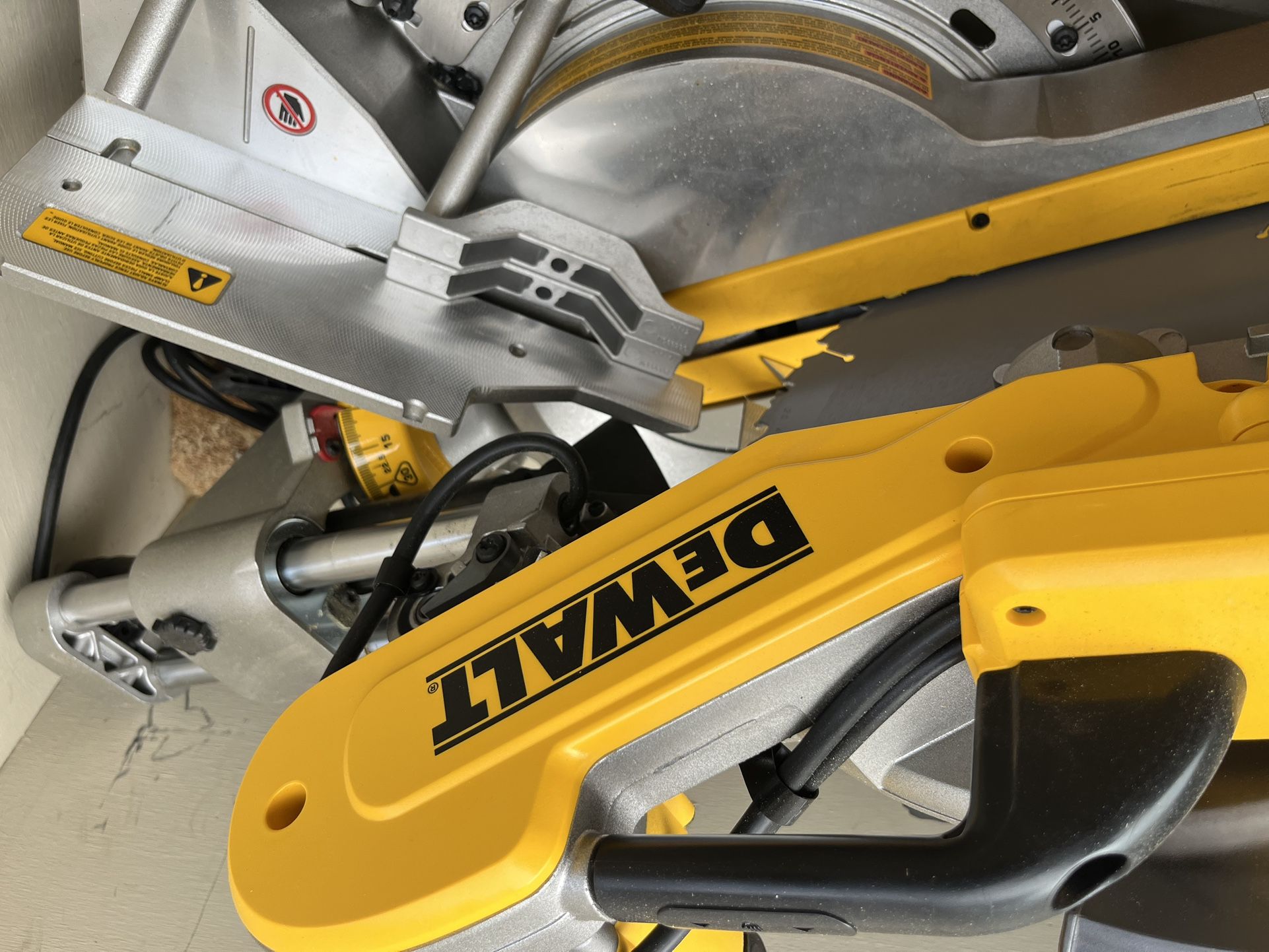 Dewalt Sliding Compound Miter Saw 