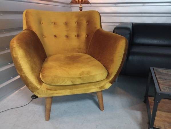 Retro Tufted Upholstered Armchair in Gold Velvet 