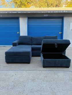 Living Spaces Navy Blue Couch with Ottoman đź›»Delivery Availableđź›»