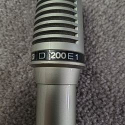 Akg D200E1 Cardioid Dynamic Microphone