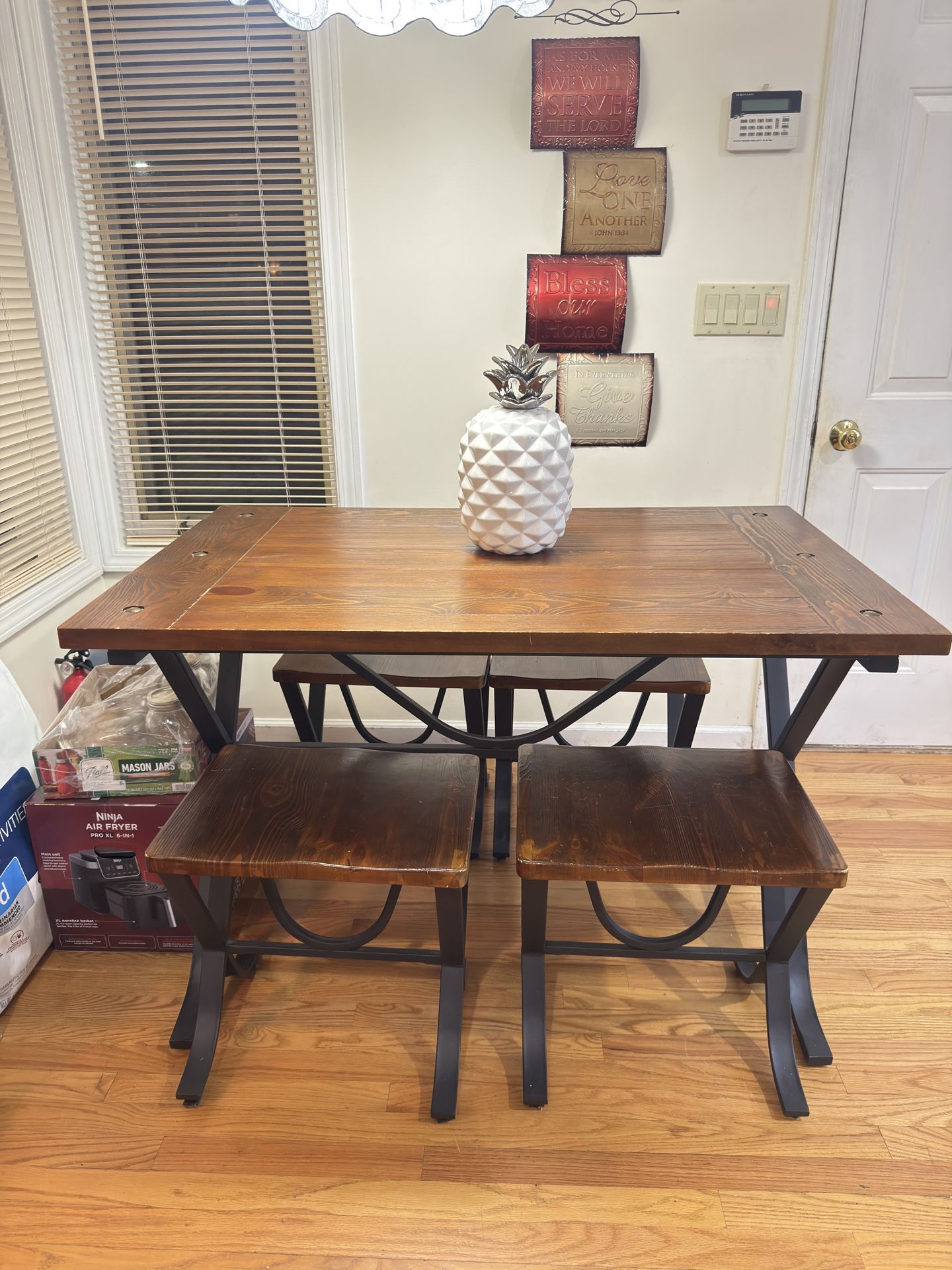 Kitchen Table With 4 Bench Chairs ( PICK UP ONLY)