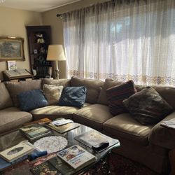 Living Room Couch Like New No Stains
