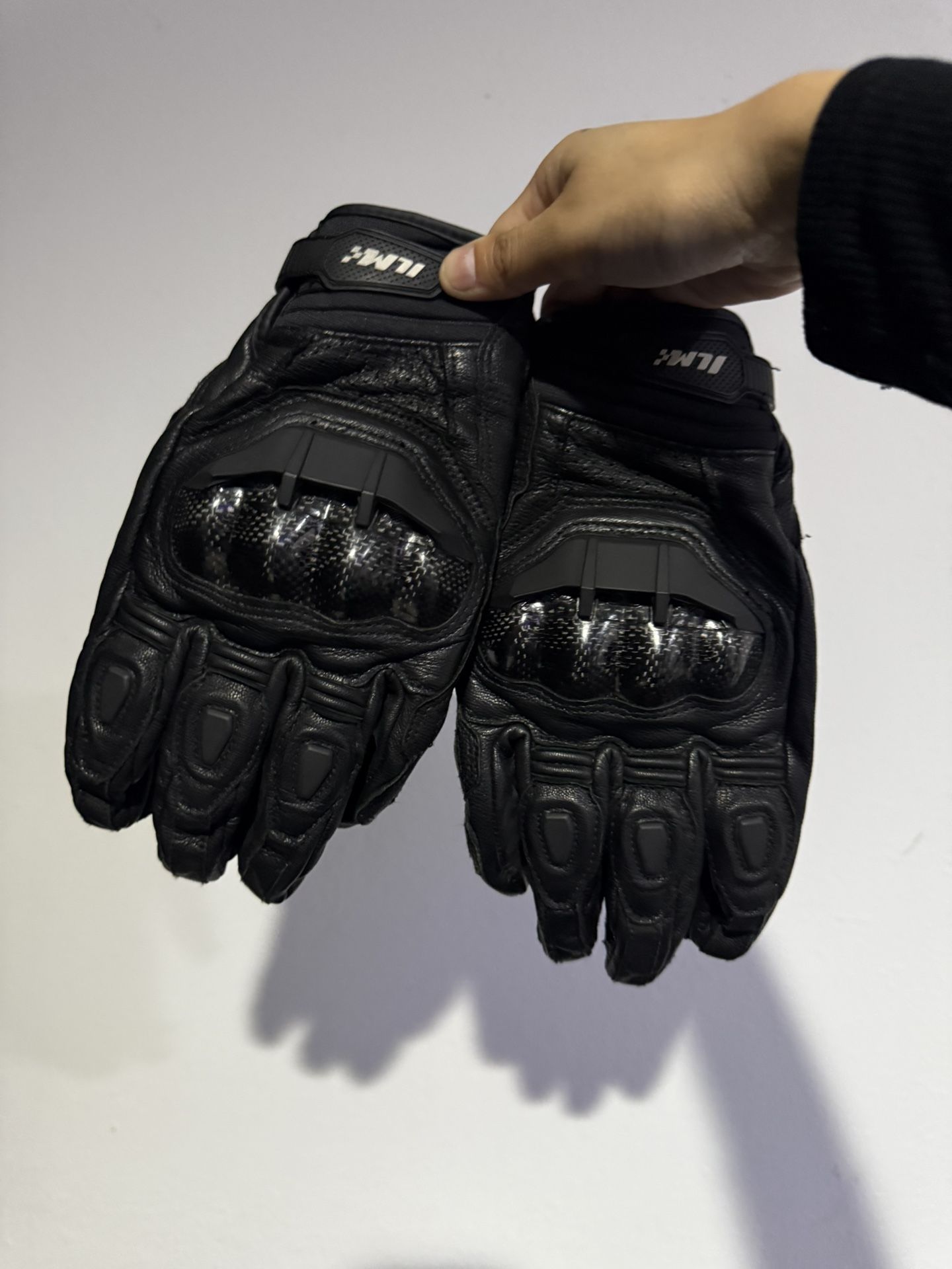 Gloves 