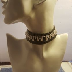 Very Comfortable Choker .