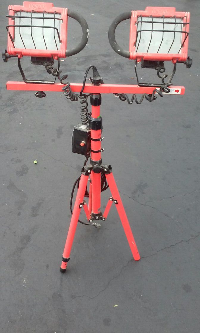 Regent WZT1000 Dual Outdoor Construction Work Light for Sale in Cypress