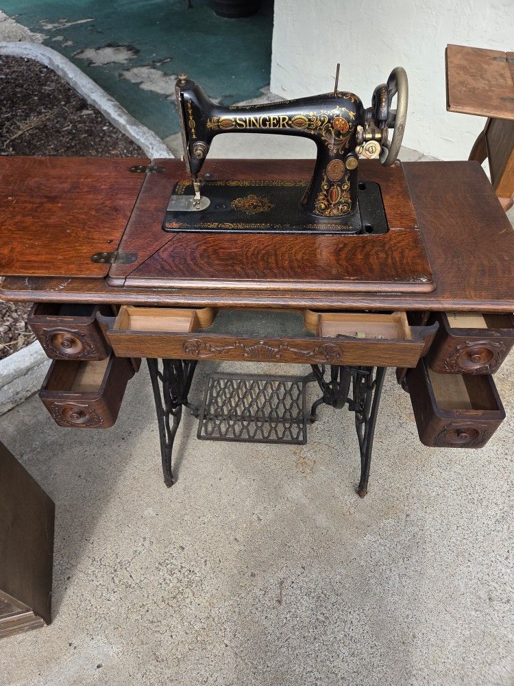 Singer Sewing Machine 1910 ish