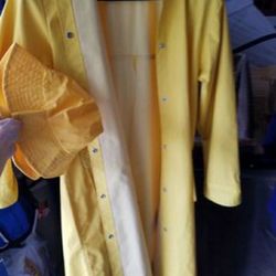Yellow Rain Coat w/hat XL