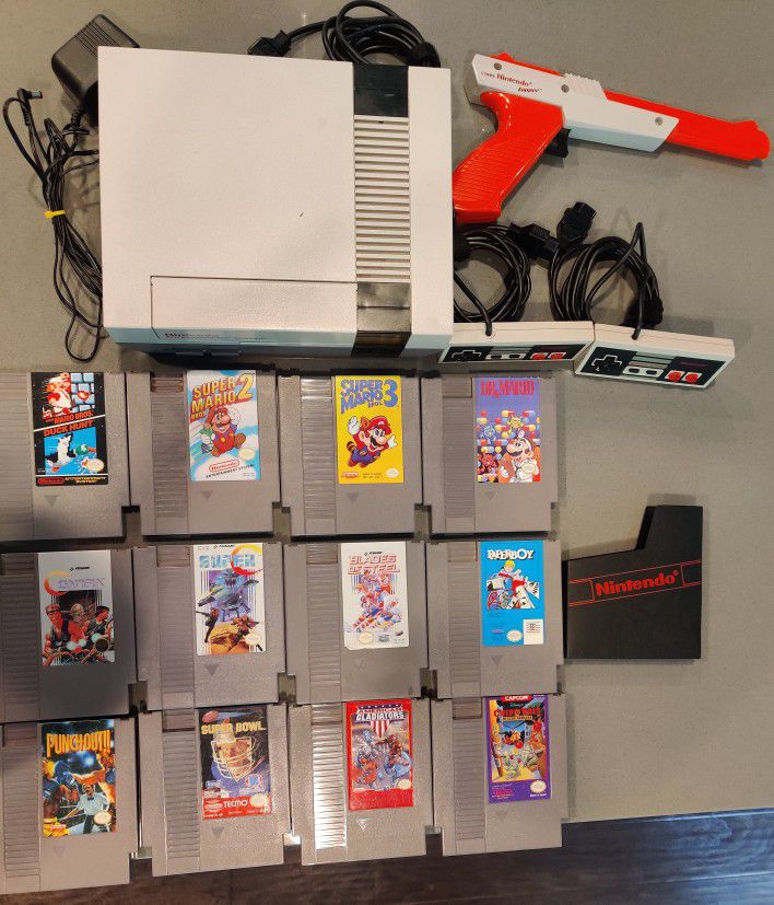 Nintendo NES and 12 Games