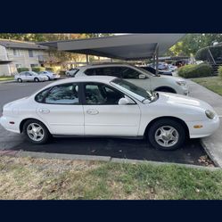 1999 Ford Taurus