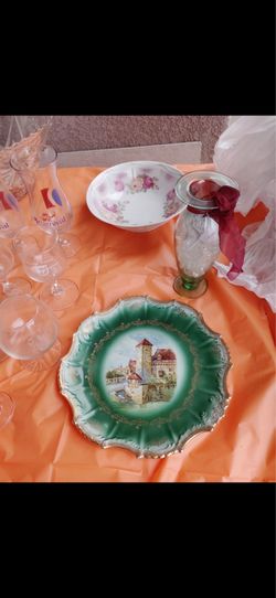 12 PIECE VINTAGE EARLY AMERICAN PRESCUT GLASS CUPS, 2 PUNCH BOWL , PLATE,  FLOWER BOWL, 2 CARNIVAL GLASS CUPS,  6 BRANDY GLASSES, FLOWER VASE,