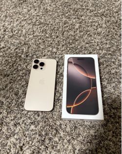 16 Pro Max - 256 GB - Natural Titanium (Unlocked)
