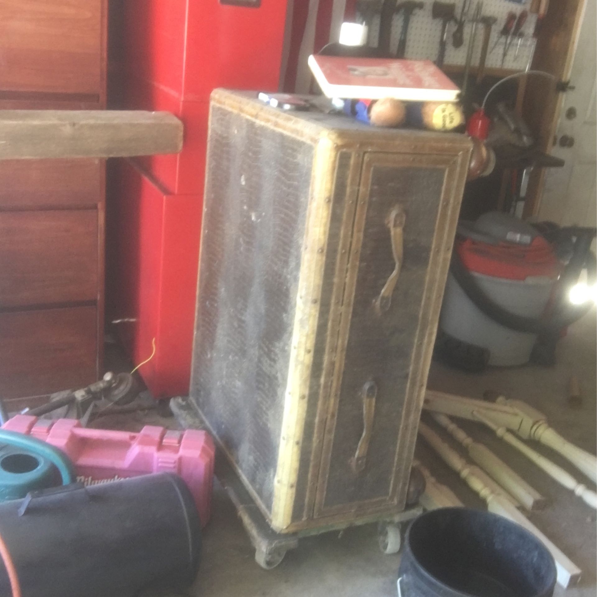  Old Alligator skin Dresser ?