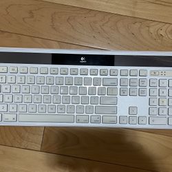 Logitech K750 WIRELESS SOLAR KEYBOARD FOR MAC 