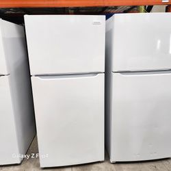 Frigidaire 30 in. 18 cu.ft. Freezer Top Refrigerator White