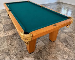Pool table 8ft- Olhausen- LIKE NEW- Free Delivery- Head lamp