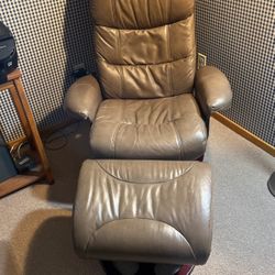 Reclining Lounge Chair And Ottoman
