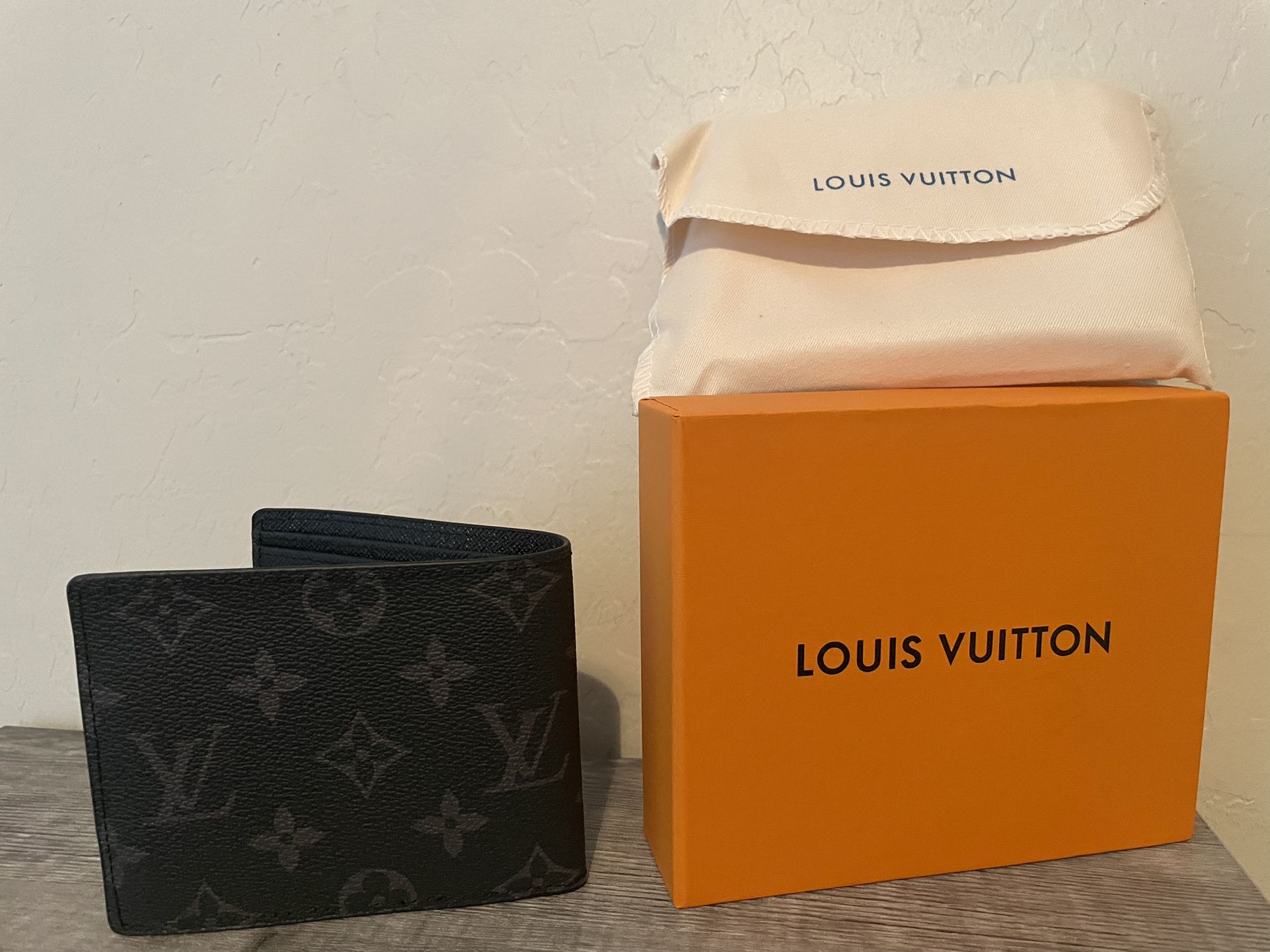 Louis Vuitton Amerigo Men's Wallet for Sale in Columbus, OH - OfferUp