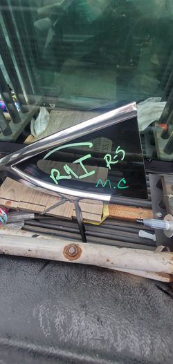 Tesla model 3 right q glass
