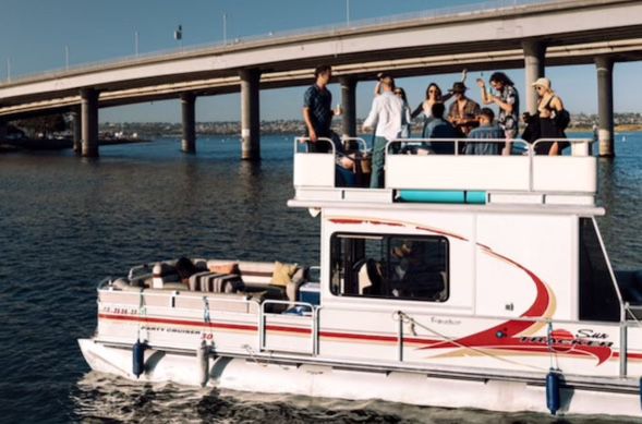 1999 Suntracker Party Barge