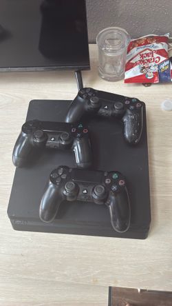 PS4 w/ 3 controllers and camera