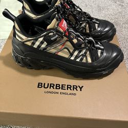 Men’s Burberry Shoes 8.5