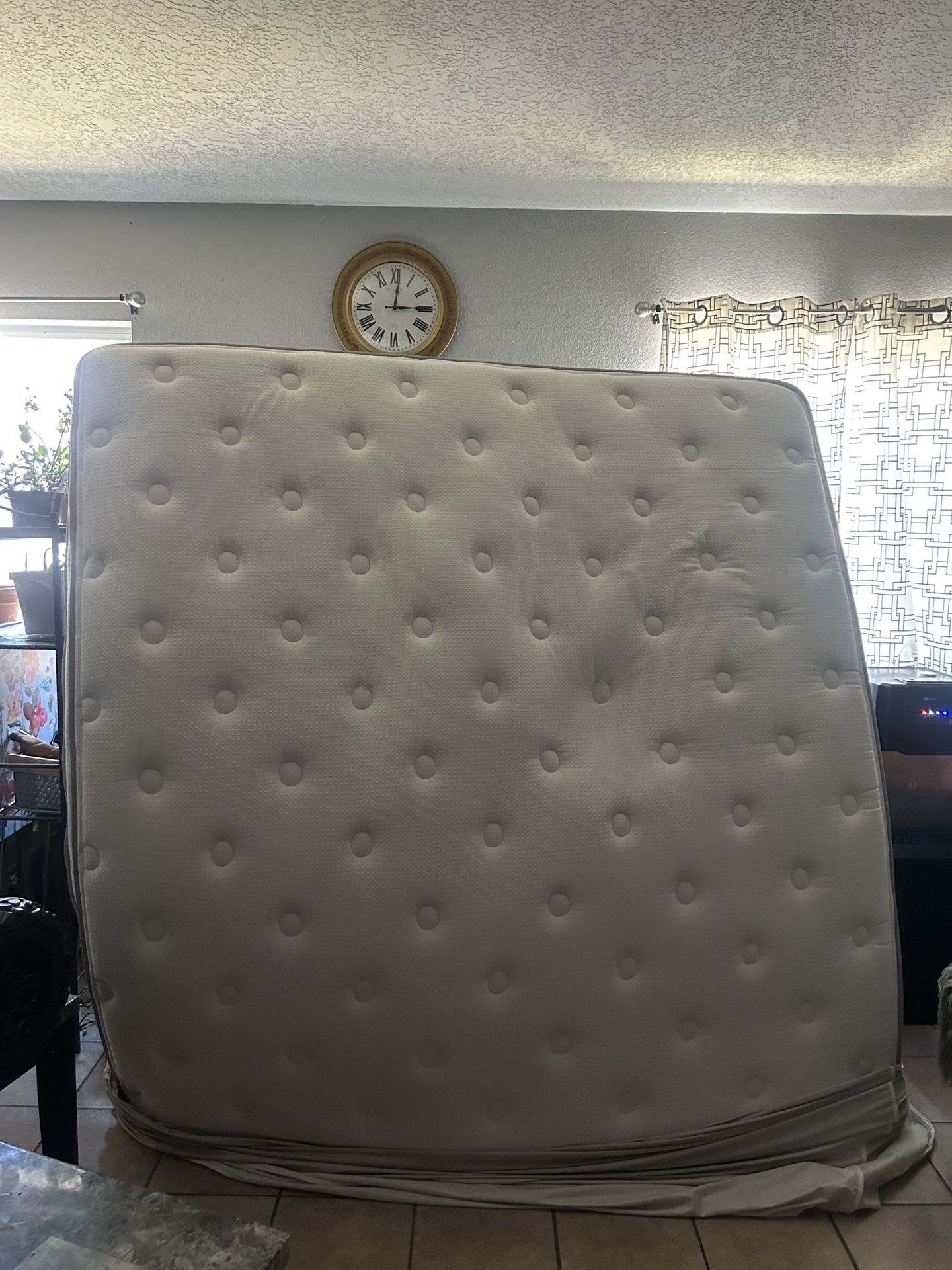 King Size Mattress (must pick up)