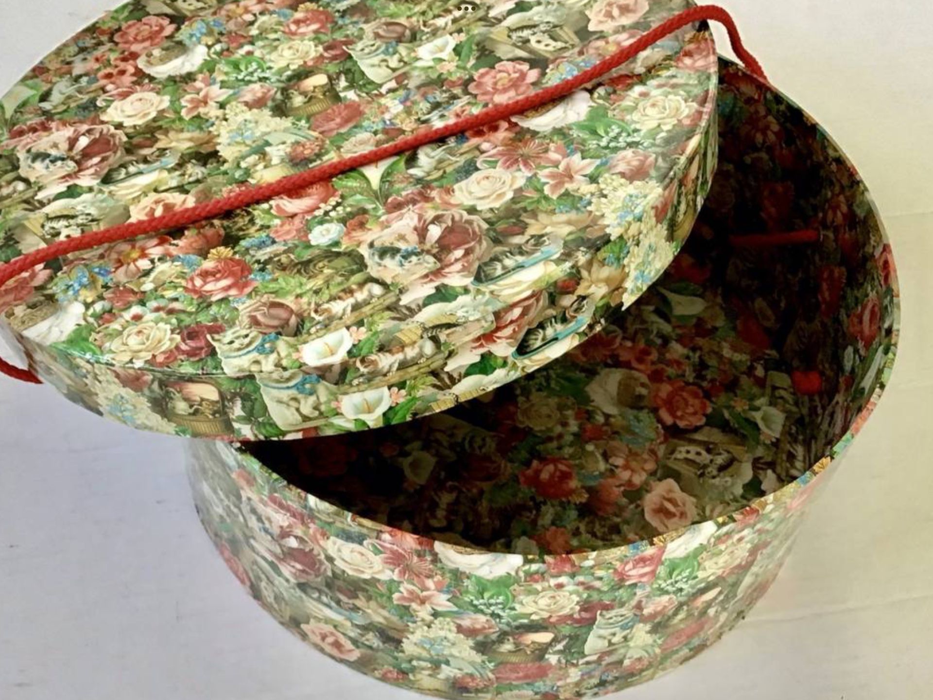 Vtg. 1980s Tri-Coastal Hat Box Victorian Cat. Design Storage Container Gift Decorative Lidded Box