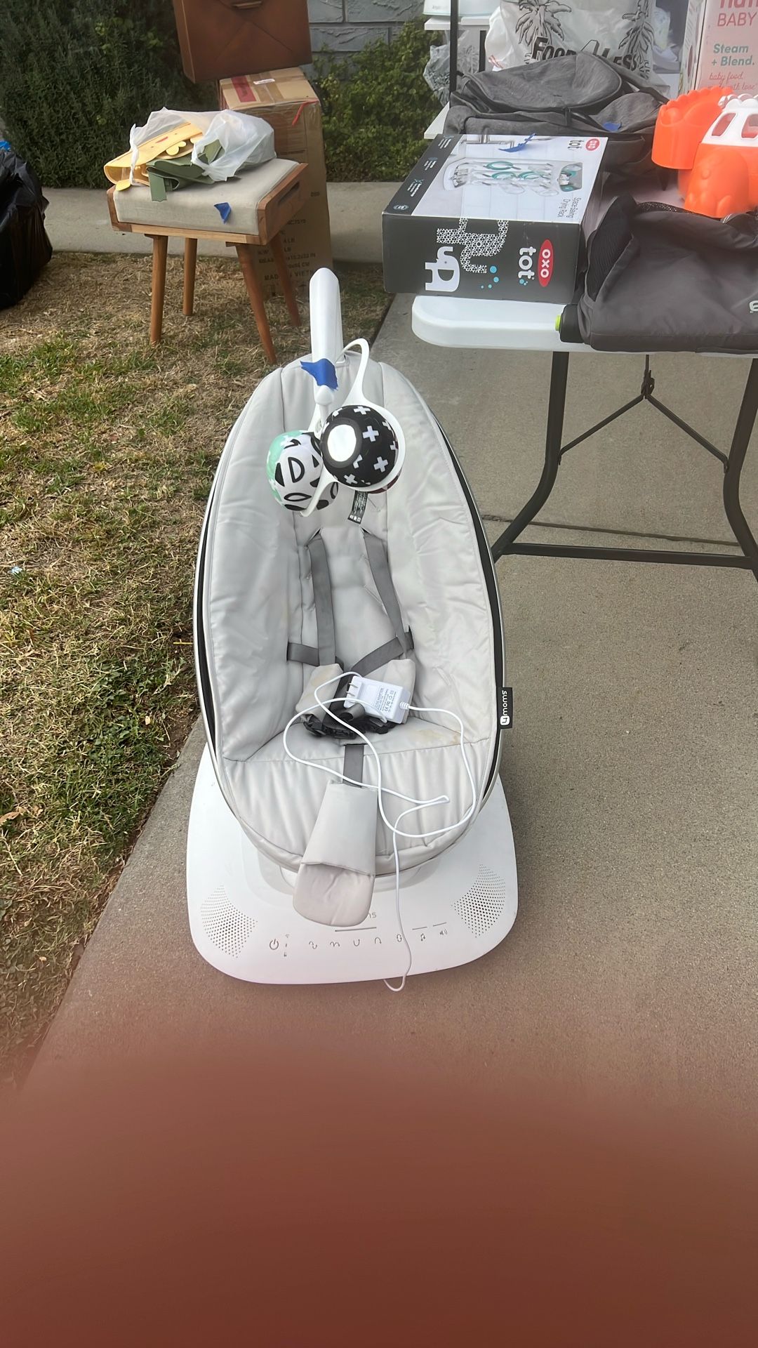 Mamaroo Baby swing