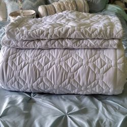 King Size White King Comforter With Pillow Shams