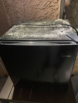 Midea mini fridge