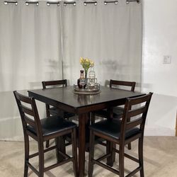 High Pub Table With Display Base & 4 Chairs 