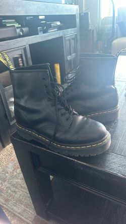 Dr. Martens 1460 Black Combat Boots ā Size 8