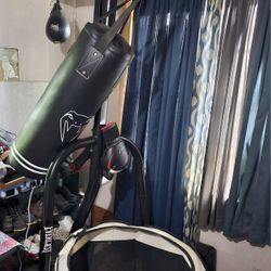  Punching Bag With Everlast Stand And Speedbag