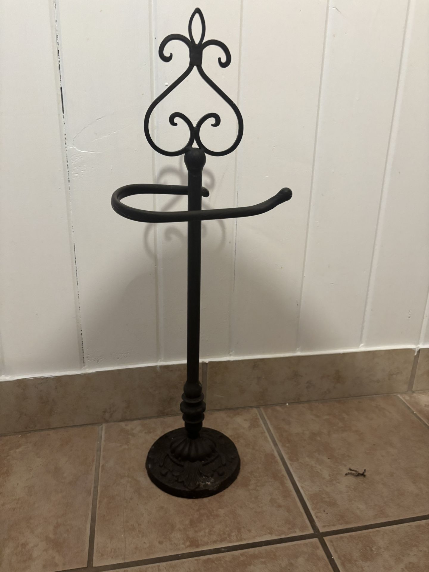 Vintage Toilet Paper 🧻 Holder