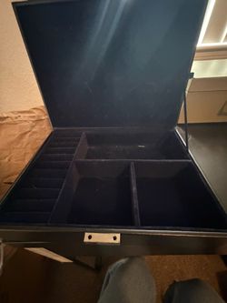 Jewelry box