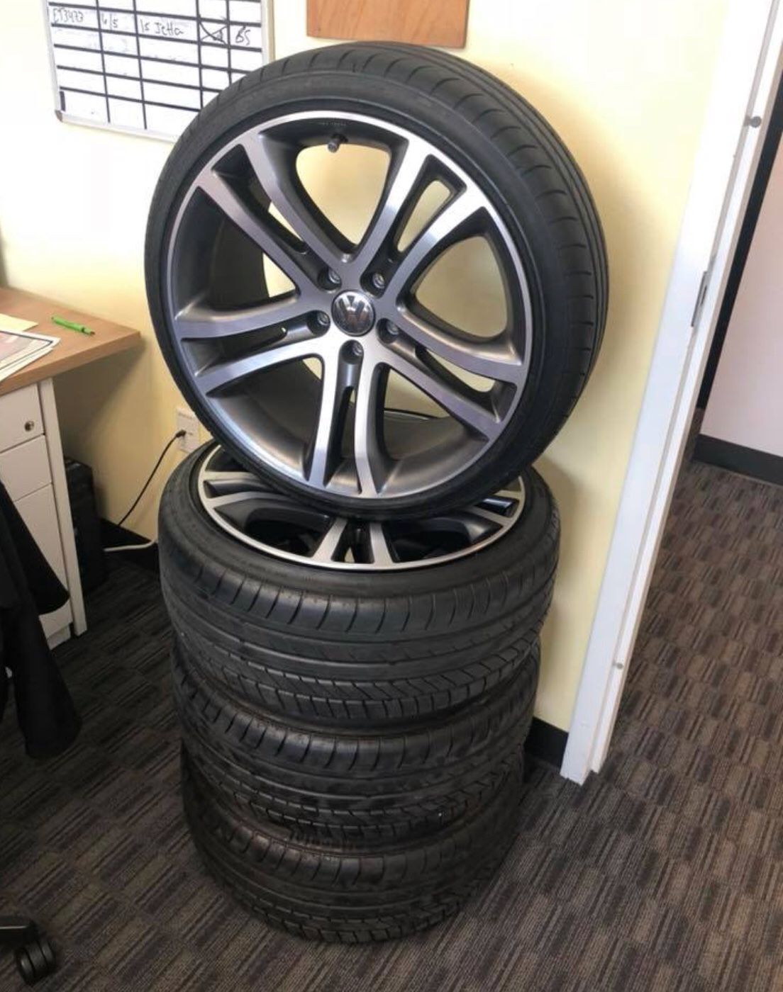 5x122 19” VW Savannah’s with tires