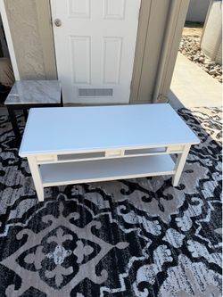 WHITE COFFEE TABLE/w Accent table 50.00