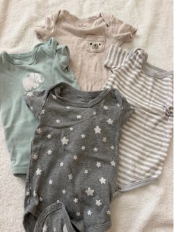 18 M onesie T-shirts 4 for 5$