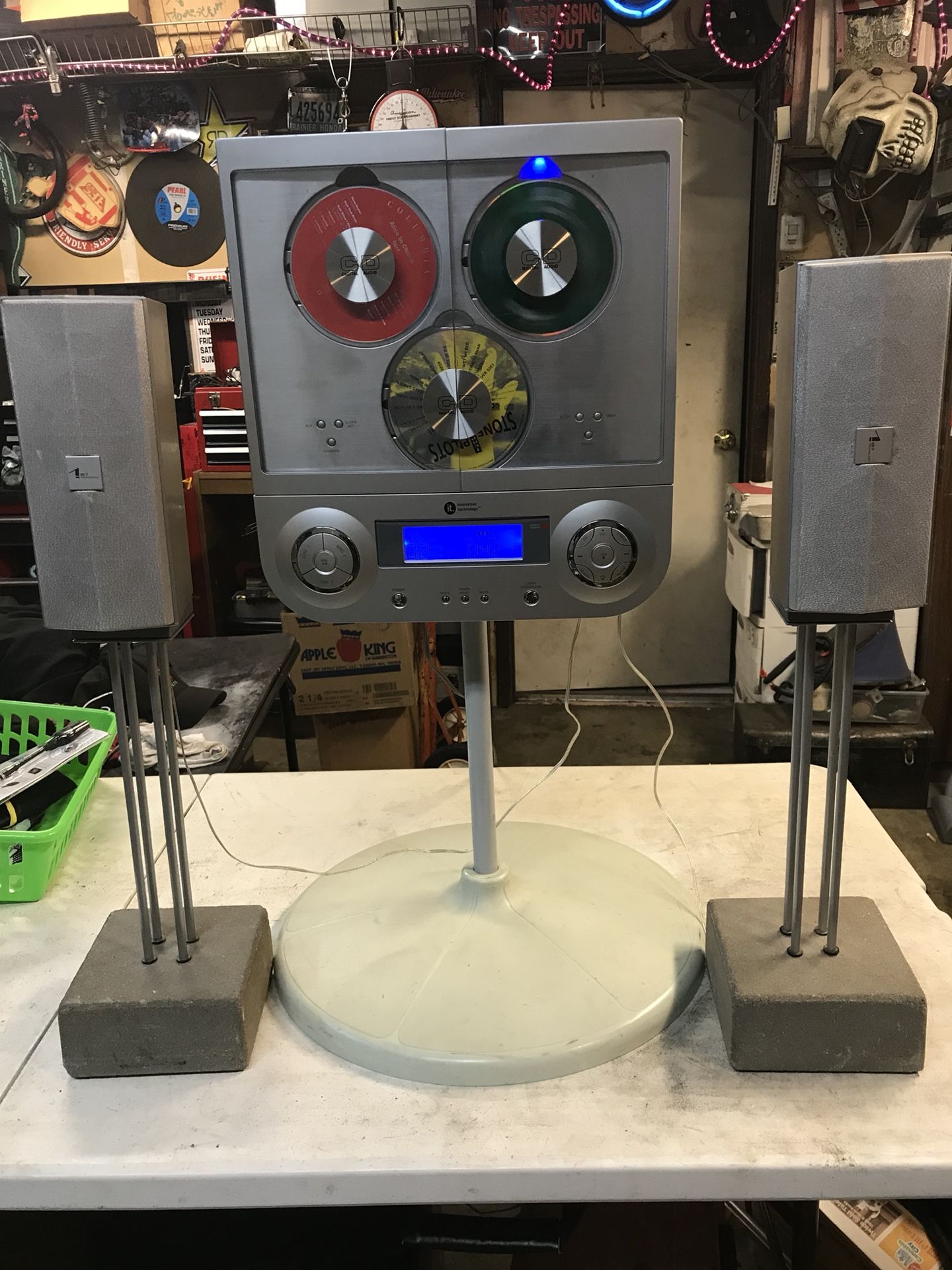 Innovative Technologies 3-CD Changer & Satellite Speakers