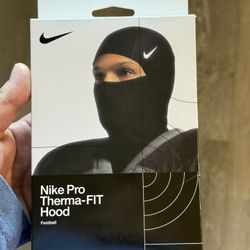Nike Pro Therma-FIT Hood