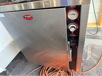 FWE TS-1826-18 full-height insulated heated holding cabinet designed for bulk food https://offerup.com/redirect/?o=c3RvcmFnZS5JdA== features a Humi-Te
