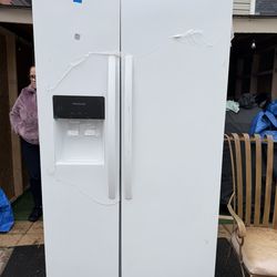 Frigidaire 36 in. 26 cu. ft. Standard Depth Side by Side Refrigerator in White